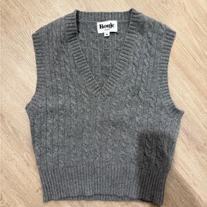 Rouje Women's Gray Cable Knit V-Neck Sweater Vest